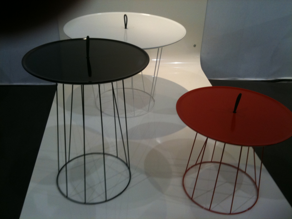 tables basses réalisées avec un socle de carcasse pour abat jour